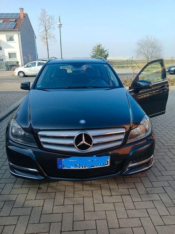 Schwarz Gebraucht 2012 Mercedes C220 Avantgarde Limousine | 9.600 € (Fairer Preis) - Bild 1/4