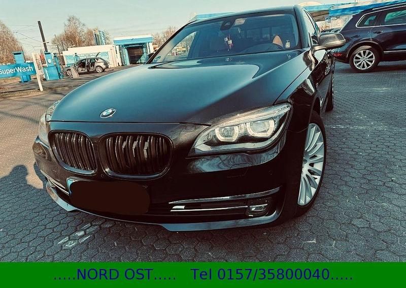 Schwarz Gebraucht 2014 BMW 740 Performance Limousine | 18.900 € (Fairer Preis) - Bild 1/4