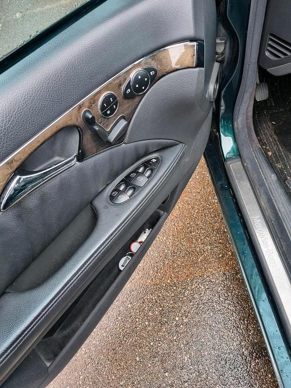 Gebraucht Mercedes E320 Avantgarde 224 PS (164 kW) 2003 Grün Kombi