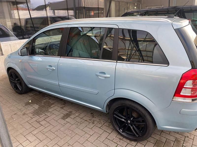 Blau Gebraucht 2010 Opel Zafira Sport Van / Kleinbus | 5.500 € (Teuer) - Bild 1/4