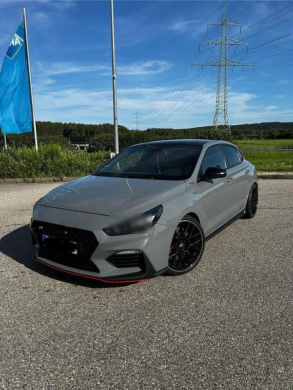 Grün Gebraucht 2020 Hyundai Coupé Coupé | 15.999 € - Bild 1/4