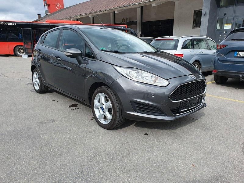 Gebraucht Ford Fiesta Trend 80 PS (58 kW) 2016 Grau Kleinwagen
