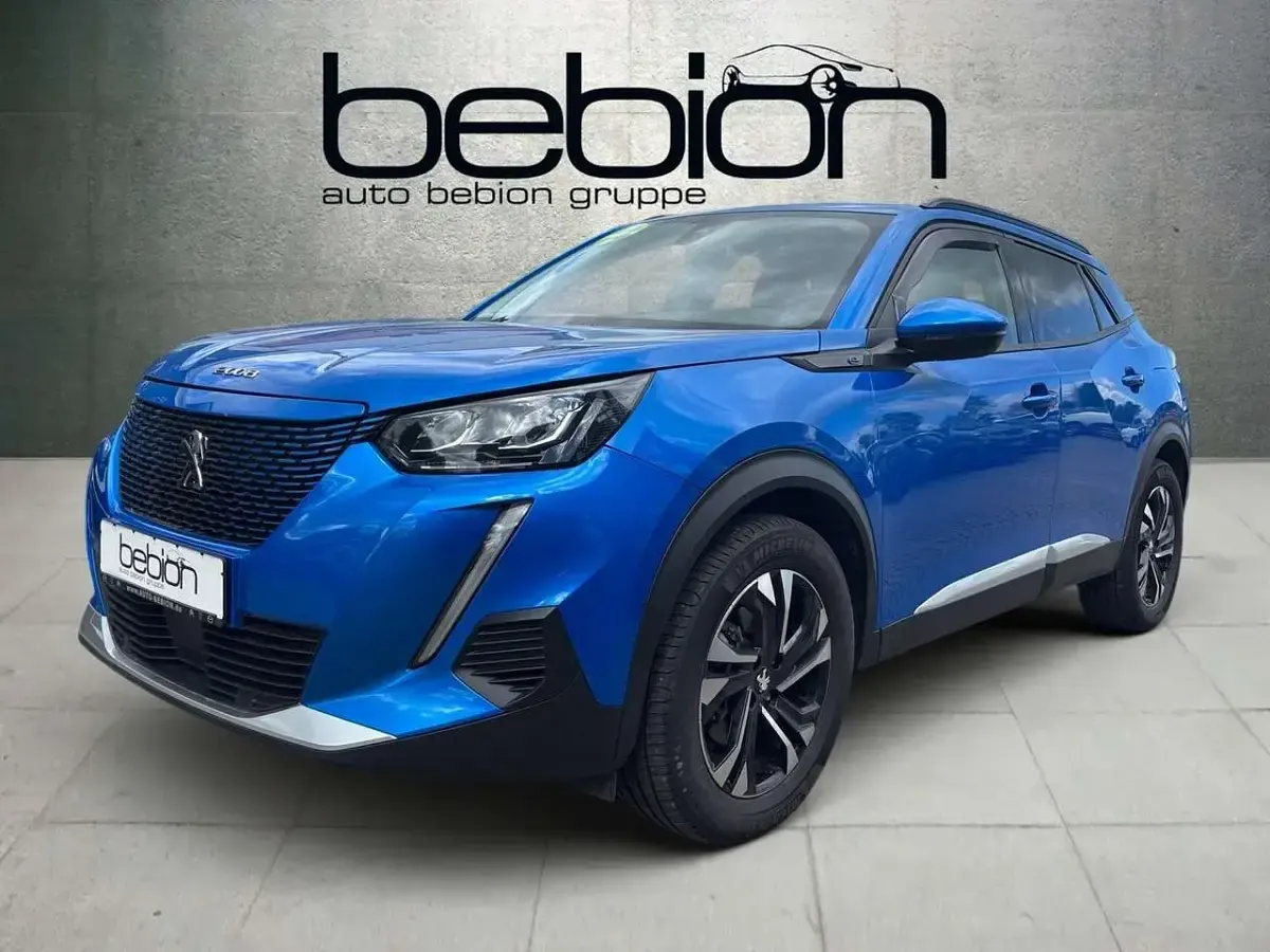 Gebraucht Peugeot e-2008 Allure 100 kW (136 PS) 2022 Blau SUV