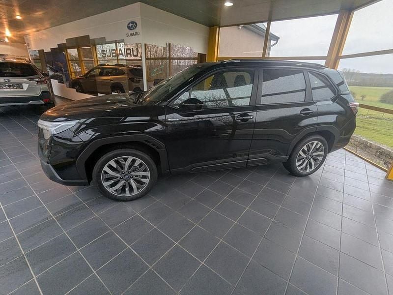 Neu Subaru Forester Platinum 136 PS (100 kW) 2025 Schwarz SUV