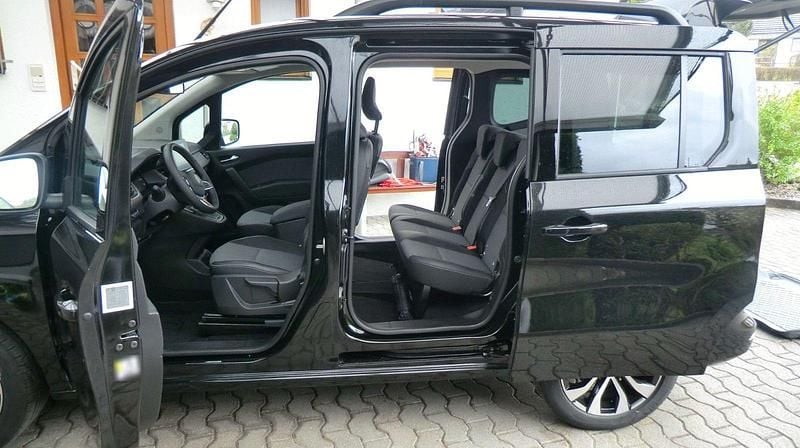 Usado Renault Kangoo Techno 131 HP (96 kW) 2025 Preto Monovolume