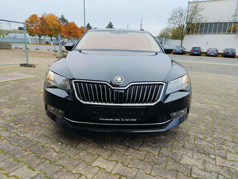 Gebraucht Skoda Superb Ambition 150 PS (110 kW) 2019 Schwarzmagic perleffekt Kombi