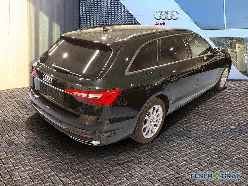 Gebraucht Audi A4 Basis 150 PS (110 kW) 2022 Mythosschwarz metallic Kombi