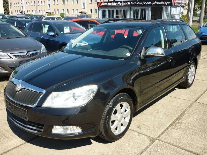 Gebraucht Skoda Octavia Ambiente 122 PS (89 kW) 2010 Schwarzmagic perleffekt Kombi
