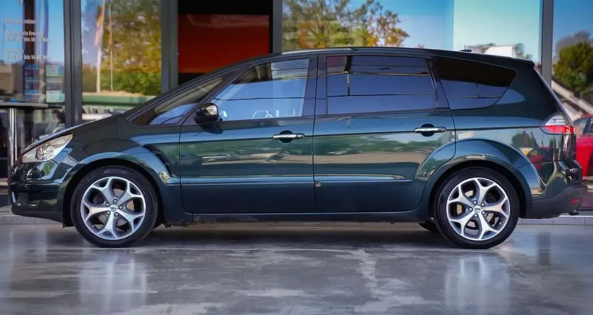 Gebraucht Ford S-MAX Titanium 140 PS (102 kW) 2009 Grün Van / Kleinbus
