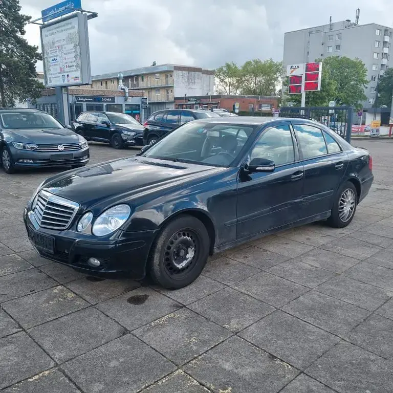 Second-hand Mercedes E200 136 CP (100 kW) 2006 Negru Berlinǎ