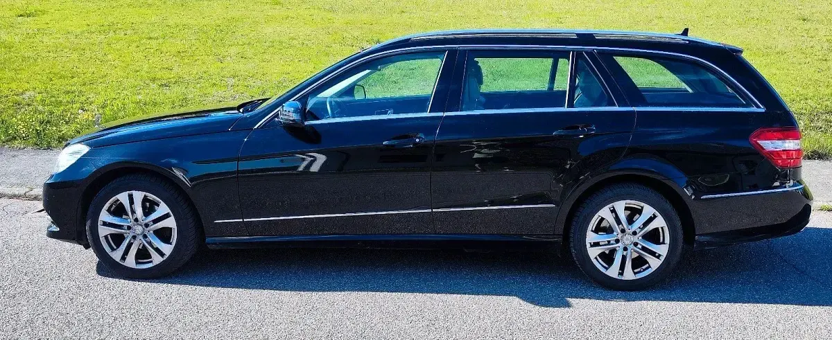 Second-hand Mercedes E220 Avantgarde 170 CP (125 kW) 2012 Negru Berlinǎ