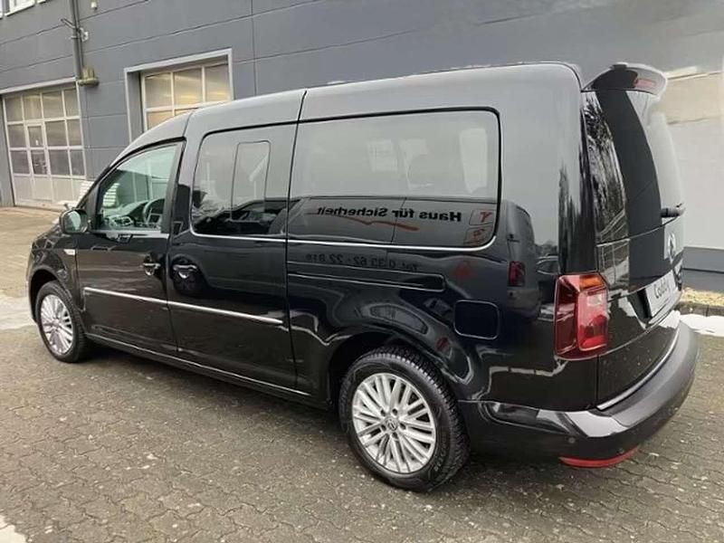 Second-hand VW Caddy Maxi Highline 150 CP (110 kW) 2016 Negru Monovolum