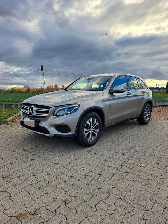 Grau Gebraucht 2019 Mercedes GLC250 SUV | 25.900 € (Superpreis) - Bild 1/4