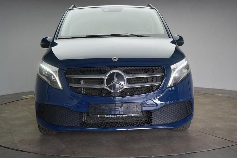 Gebraucht Mercedes V220 Avantgarde 163 PS (119 kW) 2022 Blau Van / Kleinbus