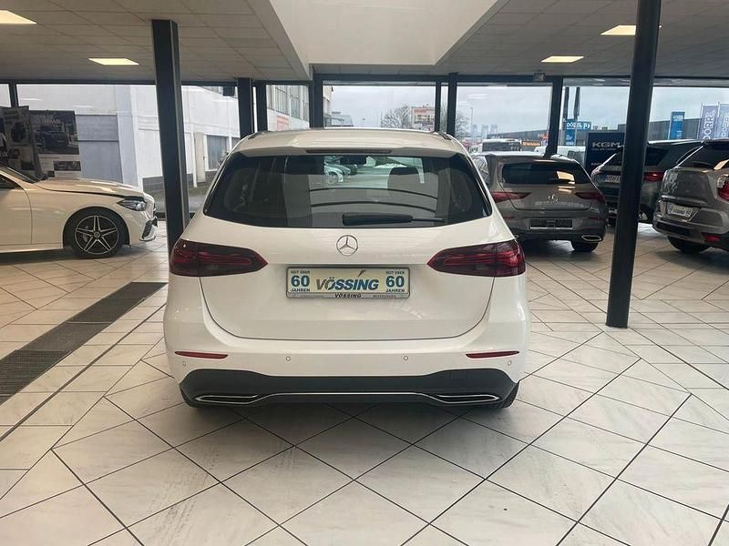 Gebraucht Mercedes B180 Advanced 136 PS (100 kW) 2024 Weiß Kleinwagen