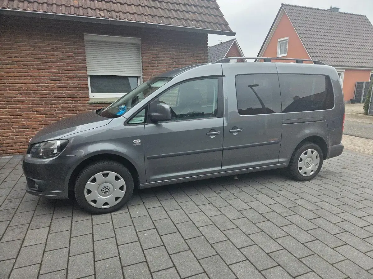 Gebraucht VW Caddy Maxi 102 PS (75 kW) 2012 Grau Van / Kleinbus