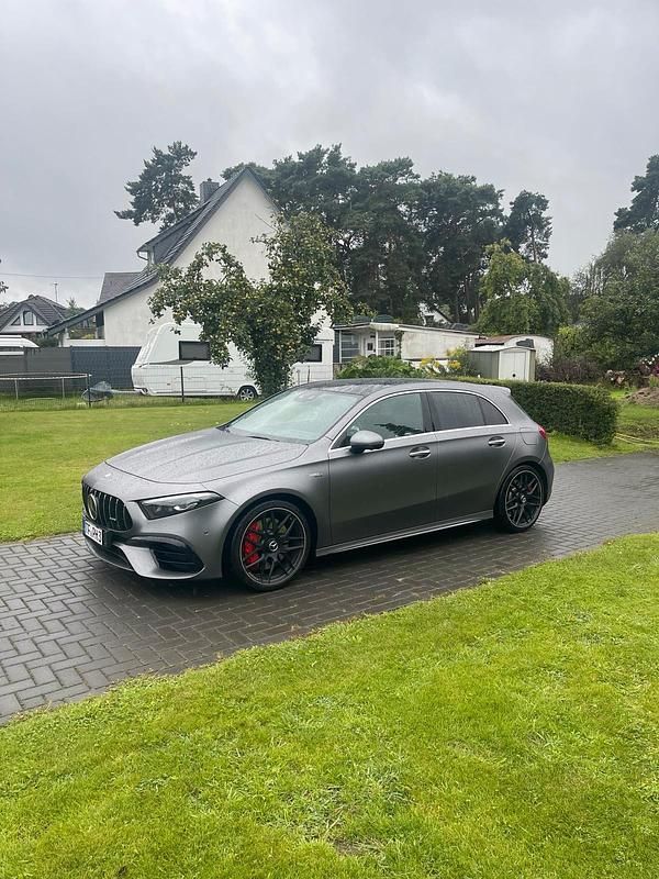 Grau Gebraucht 2022 Mercedes A45 AMG AMG Kleinwagen | 42.999 € (Superpreis) - Bild 1/4