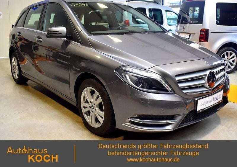Gebraucht Mercedes B180 122 PS (89 kW) 2014 Mountaingrau Van / Kleinbus