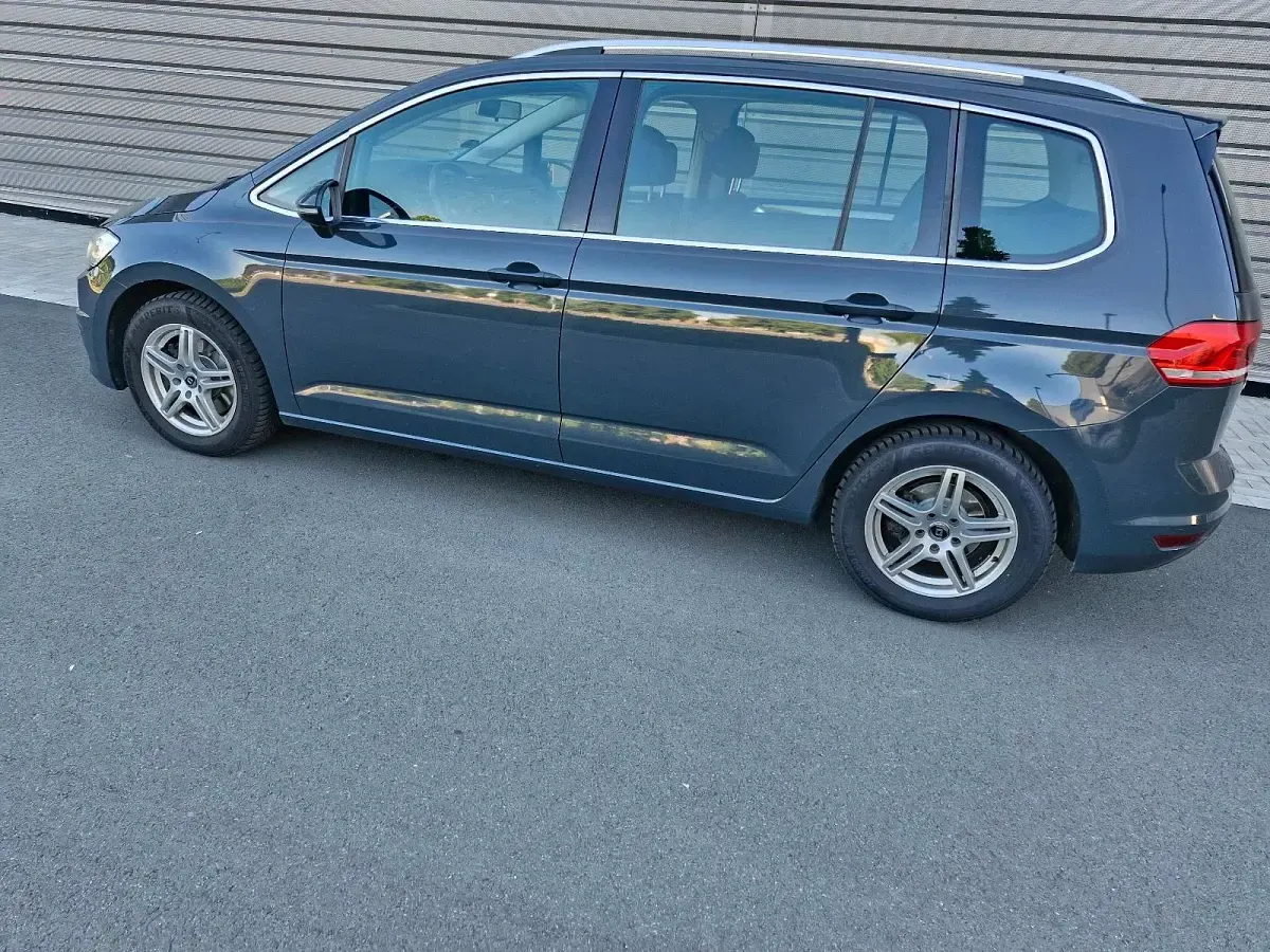 Gebraucht VW Touran Highline 150 PS (110 kW) 2015 Grau Van / Kleinbus