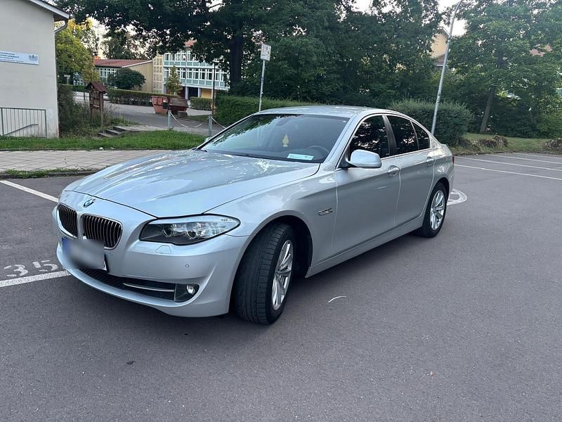 Grau Gebraucht 2011 BMW 528 Limousine | 12.999 € (Fairer Preis) - Bild 1/4