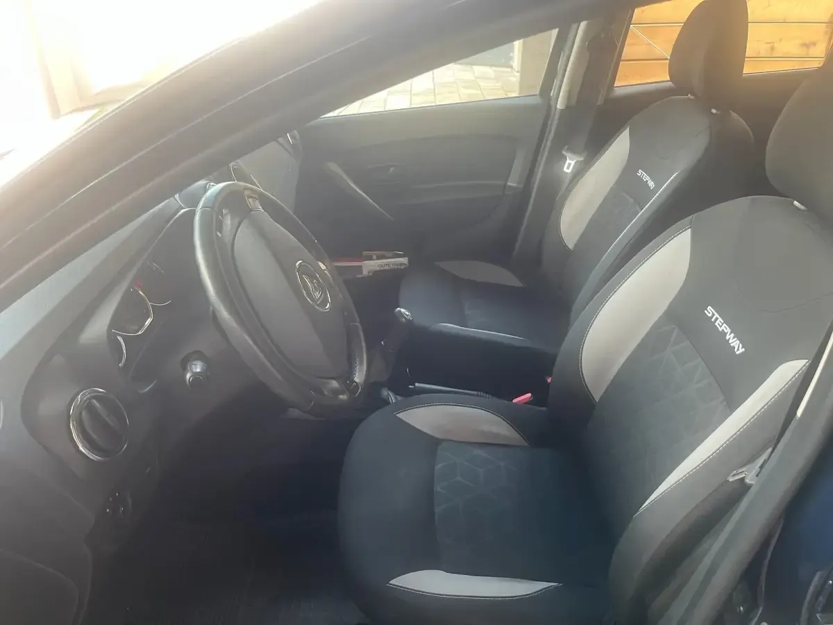 Gebraucht Dacia Sandero 90 PS (66 kW) 2016 Blau Limousine