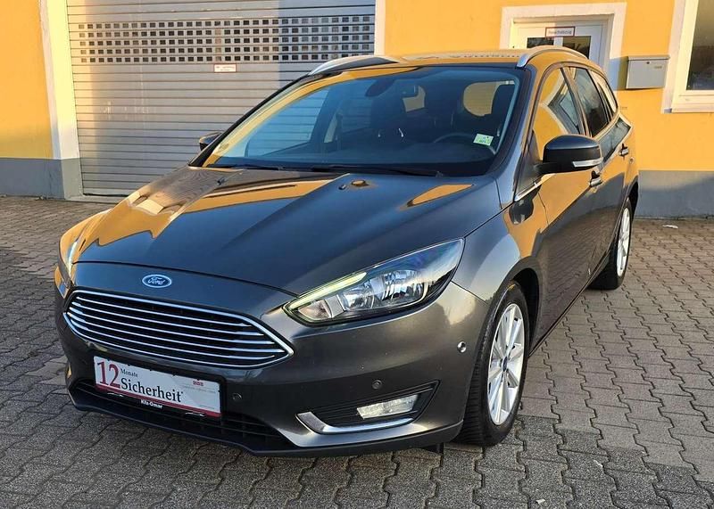 Gebraucht Ford Focus Titanium 125 PS (91 kW) 2018 Grau Kombi