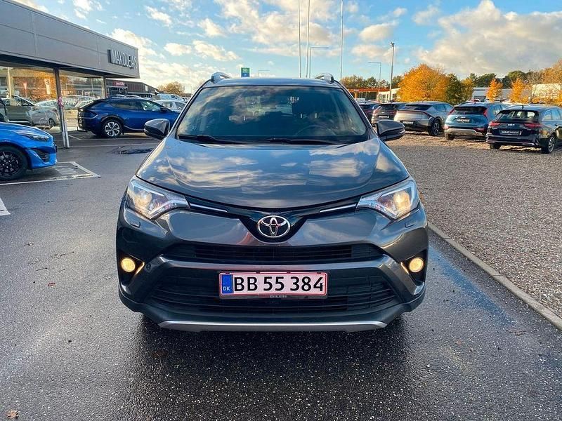 Grau Gebraucht 2016 Toyota RAV4 Edition SUV | 10.800 € (Fairer Preis) - Bild 1/4
