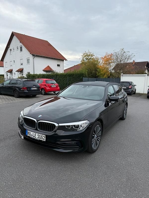 Schwarz Gebraucht 2019 BMW 520 Sport Line Kombi | 21.999 € (Guter Preis) - Bild 1/4