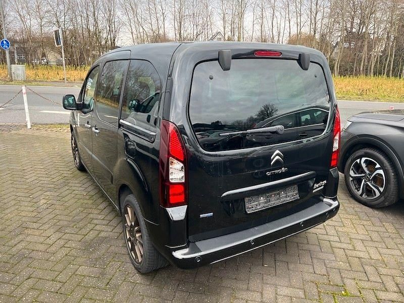 Gebraucht Citroën Berlingo SELECTION 120 PS (88 kW) 2016 Schwarz Van / Kleinbus