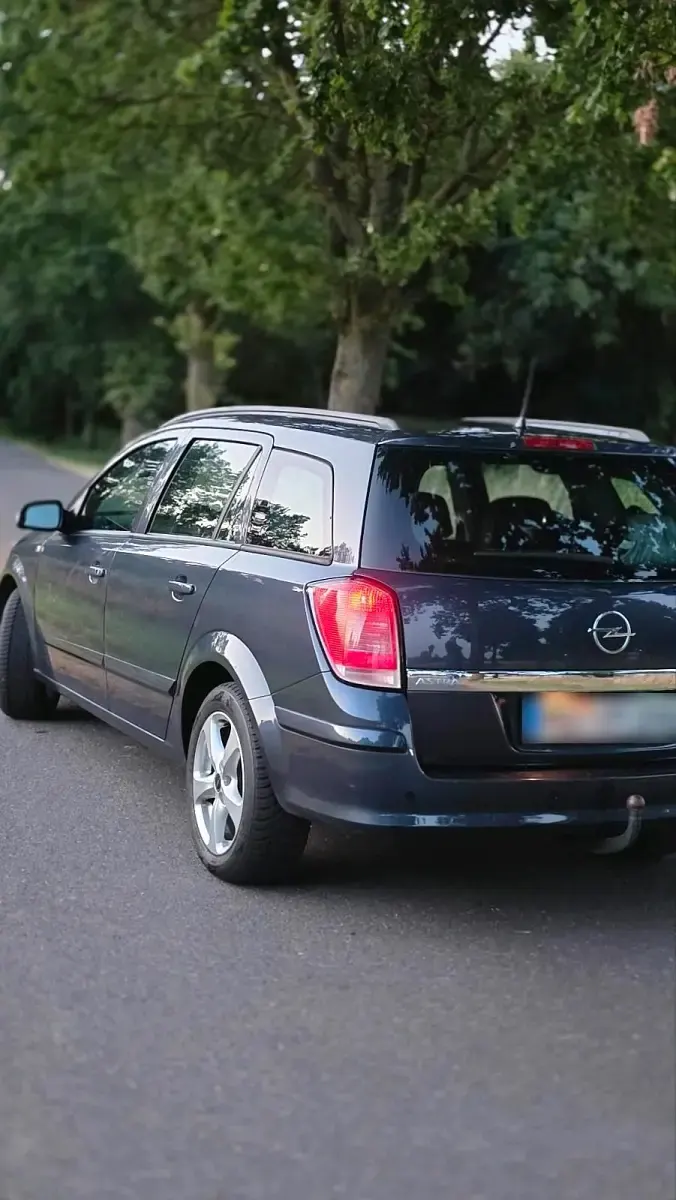 Gebraucht Opel Astra 105 PS (77 kW) 2006 Silber Kombi