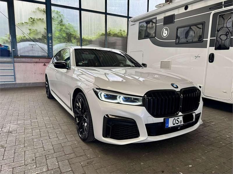 Weiß Gebraucht 2019 BMW 730 M Sport Limousine | 41.490 € (Teuer) - Bild 1/4