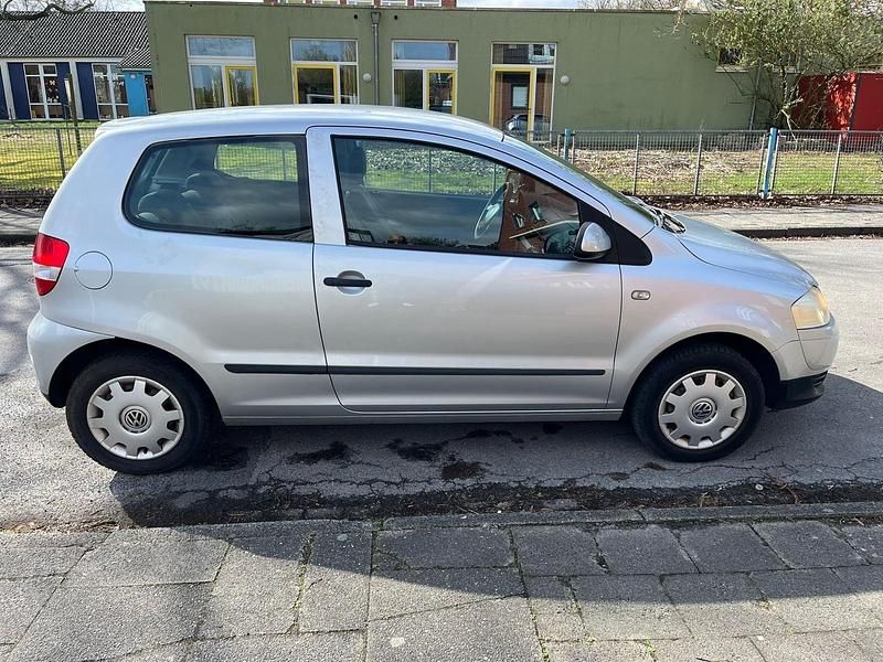 Gebraucht VW Fox 54 PS (39 kW) 2005 Silber Kleinwagen