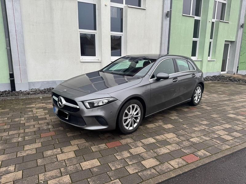 Gebraucht Mercedes A200 163 PS (119 kW) 2019 Grau Limousine