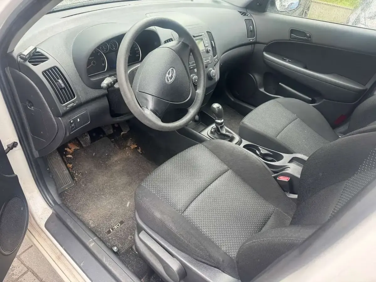 Gebraucht Hyundai i30 Edition 109 PS (80 kW) 2012 Weiß Limousine