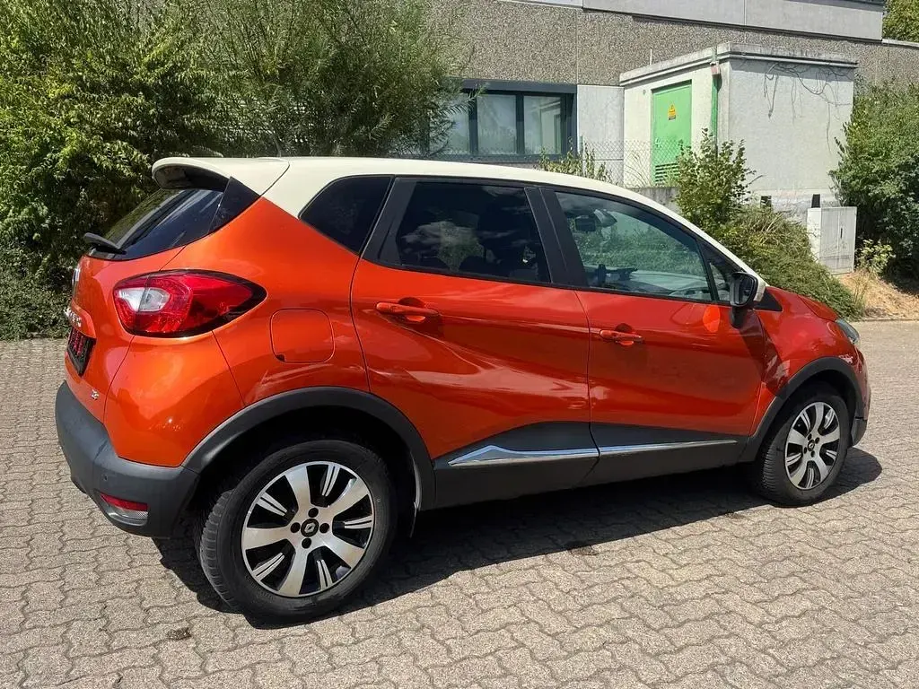 Gebraucht Renault Captur Dynamique 114 PS (83 kW) 2016 Orange SUV