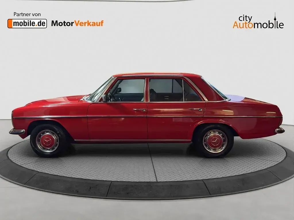 Gebraucht Mercedes 200 86 PS (63 kW) 1973 Rot Limousine