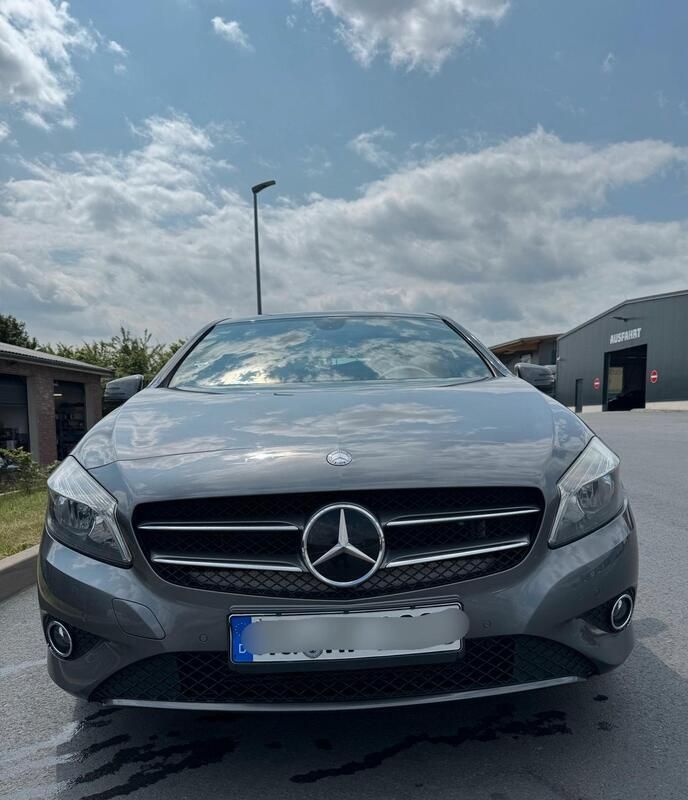 Grau Gebraucht 2014 Mercedes A180 Limousine | 8.500 € (Guter Preis) - Bild 1/4