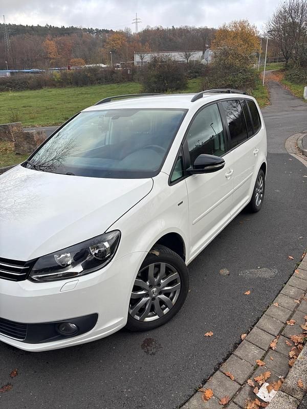 Gebraucht VW Touran Match 140 PS (102 kW) 2013 Weiß Van / Kleinbus