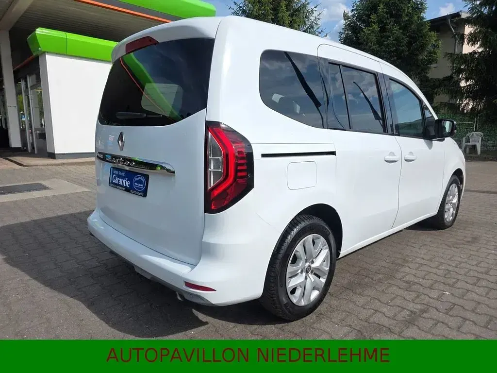 Gebraucht Renault Kangoo 95 PS (69 kW) 2022 Weiß Van / Kleinbus
