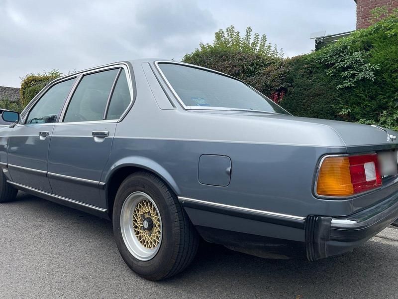 Gebraucht BMW 733 197 PS (144 kW) 1978 Silber Limousine