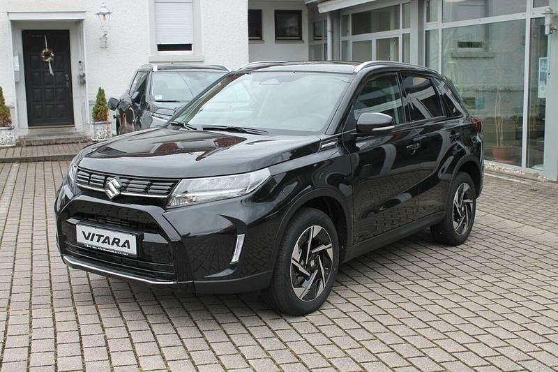 Schwarz Neu 2025 Suzuki Vitara Comfort+ SUV | 29.990 € (Etwas zu teuer) - Bild 1/4