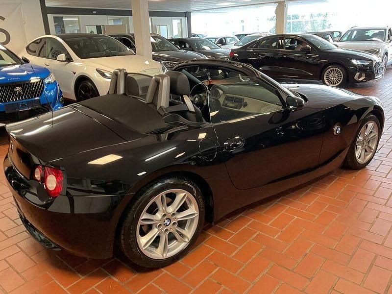 Gebraucht BMW Z4 Basis 170 PS (125 kW) 2005 Schwarz Cabrio