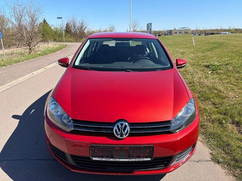 Gebraucht VW Golf VI 105 PS (77 kW) 2010 Rot Kleinwagen