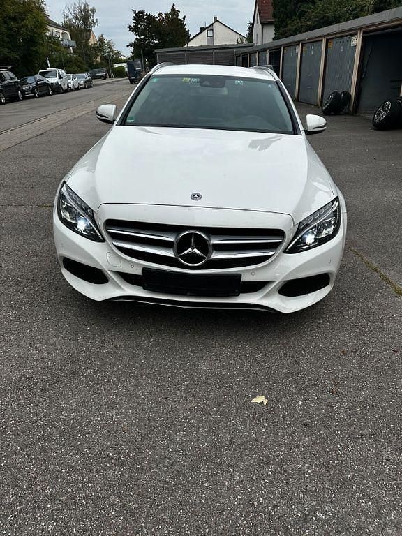 Weiß Gebraucht 2018 Mercedes C250 Avantgarde Kombi | 12.000 € (Fairer Preis) - Bild 1/4