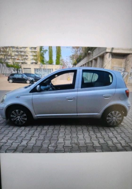 Gebraucht Toyota Yaris 65 PS (47 kW) 2005 Silber Kleinwagen