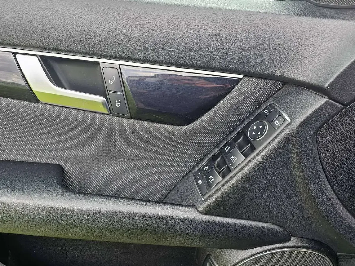 Gebraucht Mercedes C250 Avantgarde 204 PS (150 kW) 2012 Schwarz Kombi