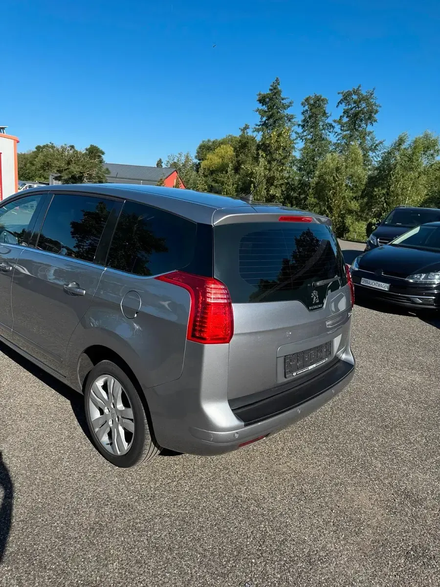 Gebraucht Peugeot 5008 114 PS (83 kW) 2014 Silber Van / Kleinbus