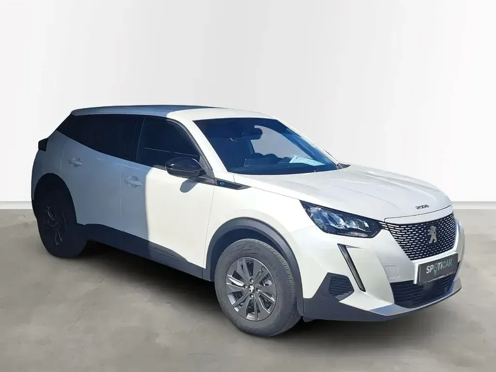 Gebraucht Peugeot e-2008 Active 100 kW (136 PS) 2023 Weiss SUV