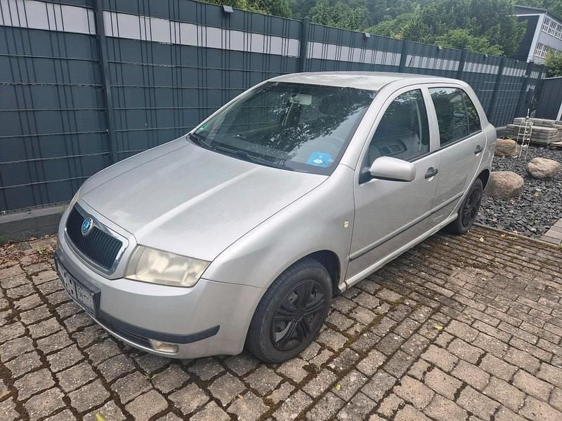 Silber Gebraucht 2003 Skoda Fabia Limousine | 1.290 € (Fairer Preis) - Bild 1/4
