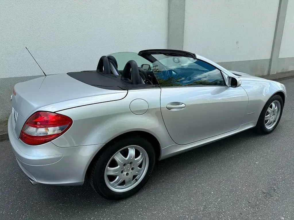 Gebraucht Mercedes SLK200 163 PS (119 kW) 2006 Silber Cabrio